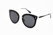 Load image into Gallery viewer, Black Oversized lens Women Round Cat Eye Sunglasses
