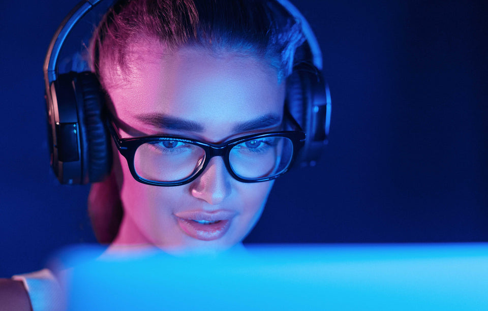 blue light lens eyewear to protect your eyes against blue light from screens on computers, laptop, mobile phones. Reduces eyestrain from electronic screens.